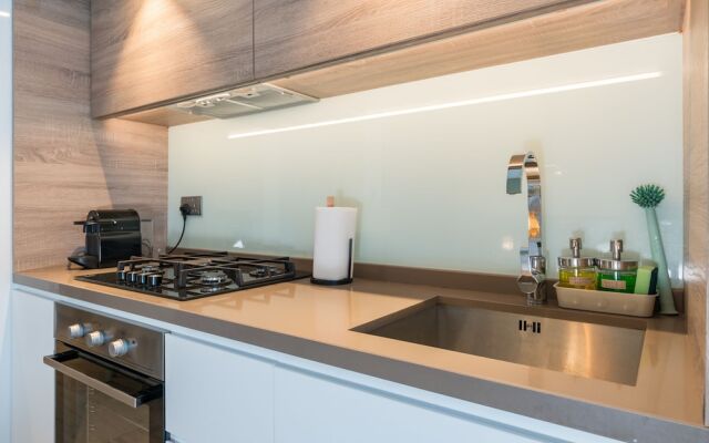 Stunning Apt Marina view with Balcony