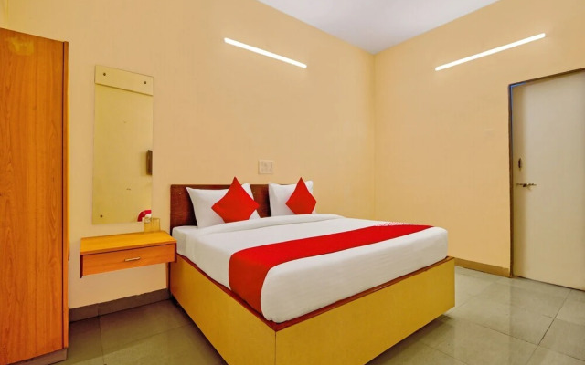 OYO Flagship 29595 Hotel Akash Executive