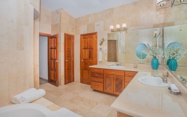 Lawson Rock - Yellowfish 211 2 Bedroom Condo by Redawning