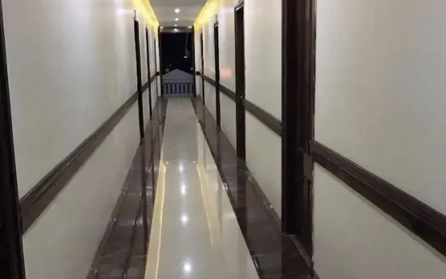 Hoà Bình Hotel LC - by BayLuxury