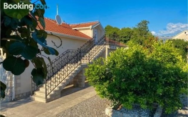 Nice home in Radovici with 3 Bedrooms, Outdoor swimming pool and WiFi