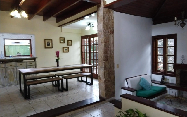 Casa 5 suítes com piscina e churrasqueira