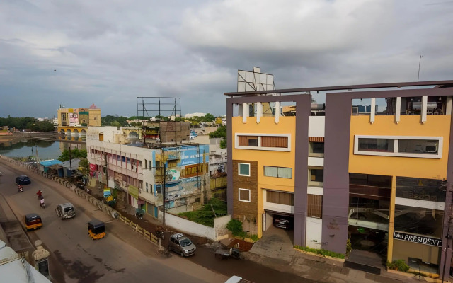 OYO 14759 Hotel President