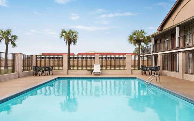 Super 8 by Wyndham Gulfport Biloxi Airport