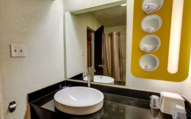Executive Inn & Suites