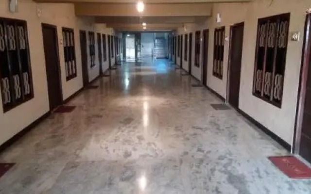 Poorna Lodge by OYO Rooms