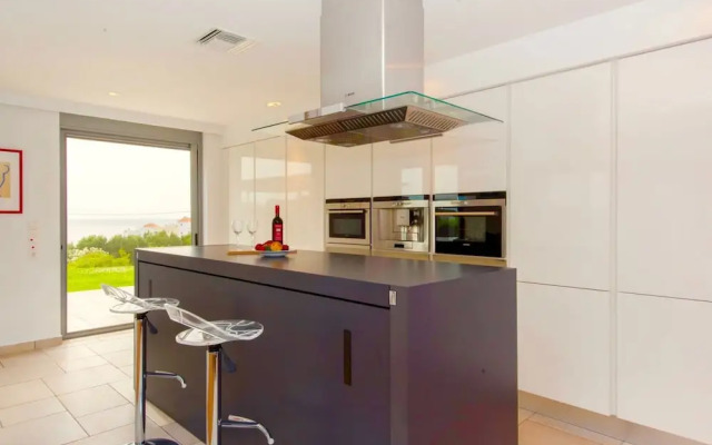 Sparkling Villa in Acrotiri with Private Pool near Sea Beach