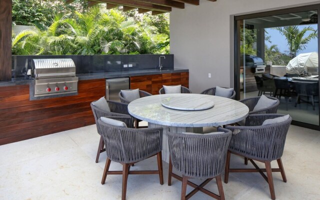 Sunny Vacation Villa 69