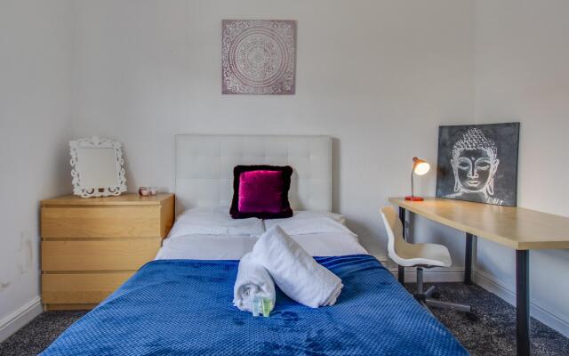 Stayzo House Accommodation- Coventry Free Parking