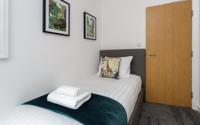 Oliverball Serviced Apartments - Milton Heights - Modern 2 bedroom apartment with terrace in Portsmouth