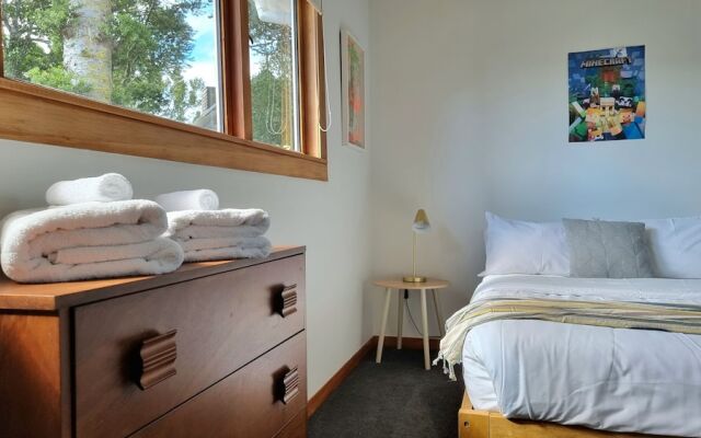 The Kauri Retreat - Sea Views & Spa Pool