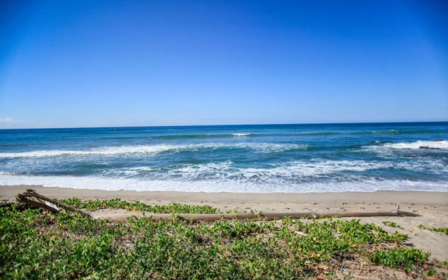 Makanas Beach Bungalows