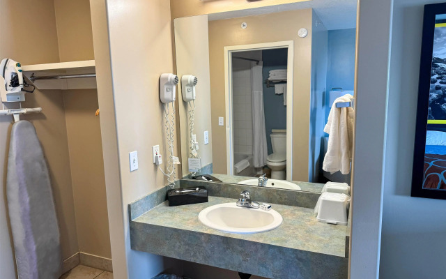 Super 8 by Wyndham Edmonton South