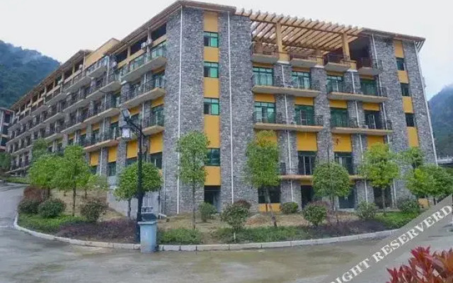 Wolong International Hotel