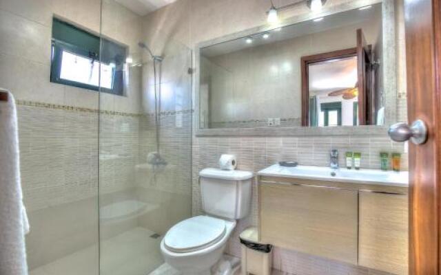 Beautiful Beachfront 2-Bdr Apt D301