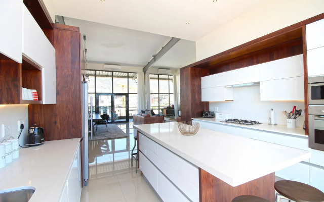 Hillhouse Penthouse 7th Floor