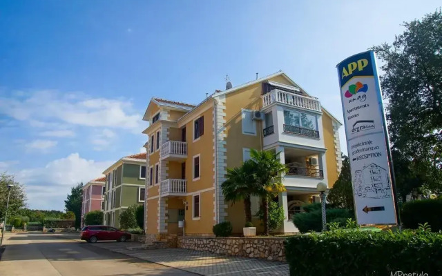 Apartments and Rooms Degra