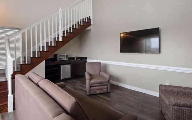 Best Western Plus Coastline Inn