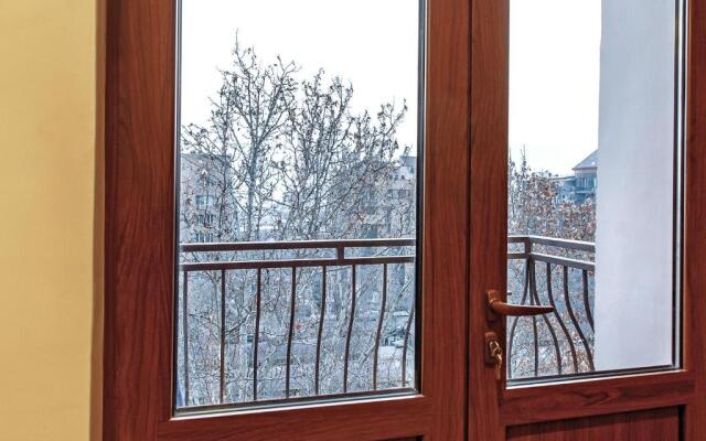 1 Bedroom Apartment near Vernissage