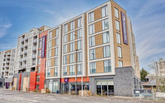 Premier Inn London New Southgate Hotel