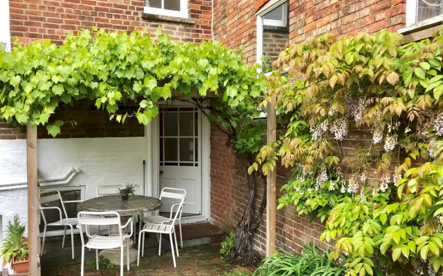 The Walton House spacious 3-Bedroom Jericho House close to City Centre