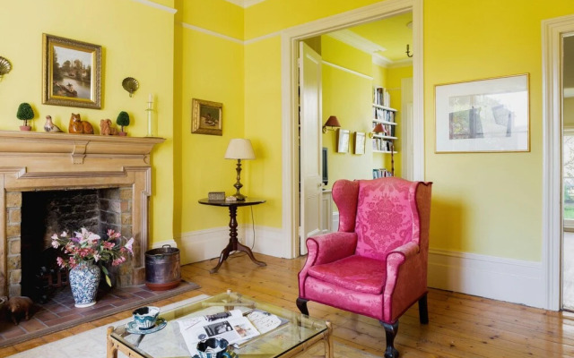 Gloucester Crescent II by Onefinestay