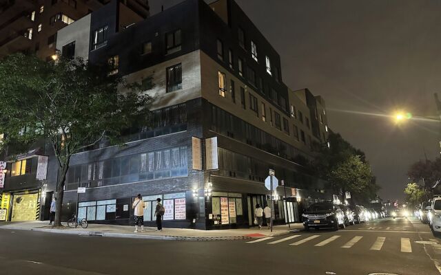 Regal Inn & Suites New York LaGuardia Hotel