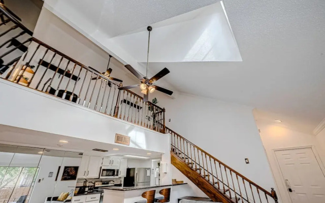 Upscale 1BR Condo in Med Center