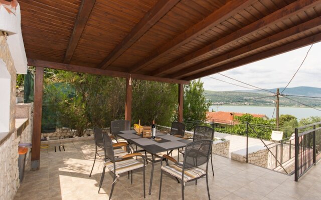 Quaint Holiday Home in Mastrinka With Balcony