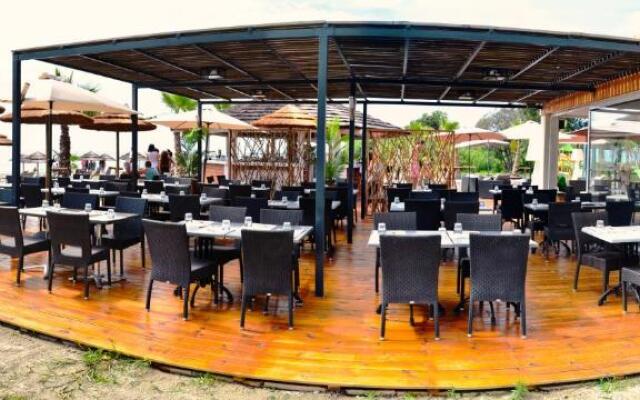 Seaside apartment with beach service