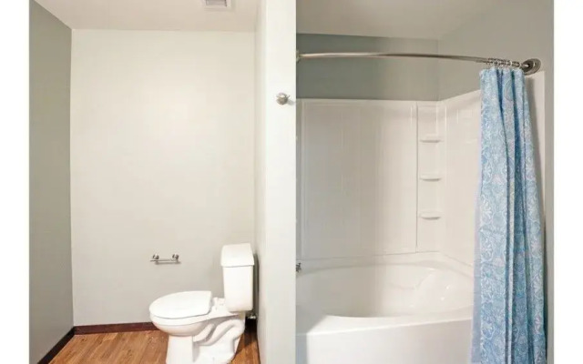 Riverside Suites
