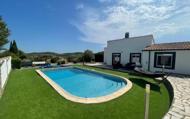 Holiday Home in Pouzols-Minervois with Private Outdoor Pool