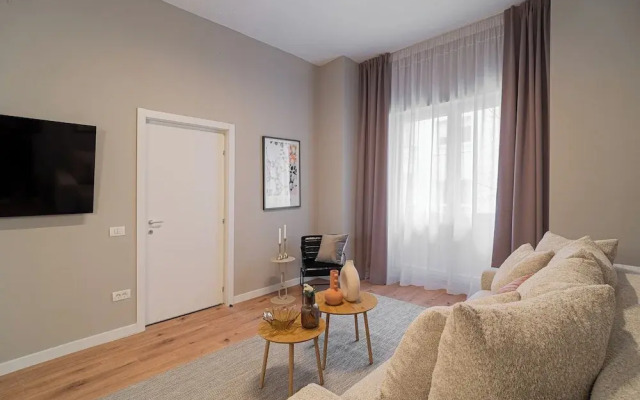Loggia & Luxe 5BR Penthouse in Universitatii Area