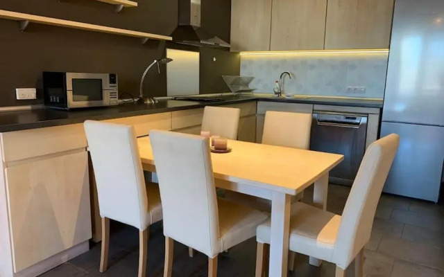 Sliver city next to paradise mall and metro