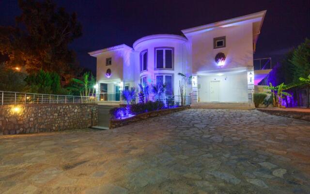 Villa Four Season 8
