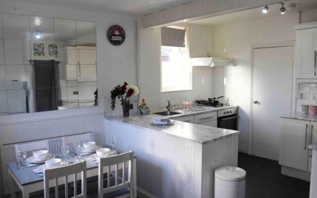 Charming 2-bed House - Wifi - Free Parking