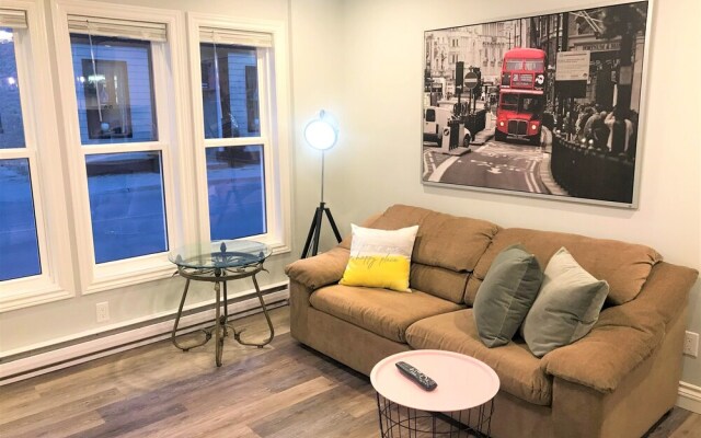 Esther's Place-Carleton Place Downtn Apartment
