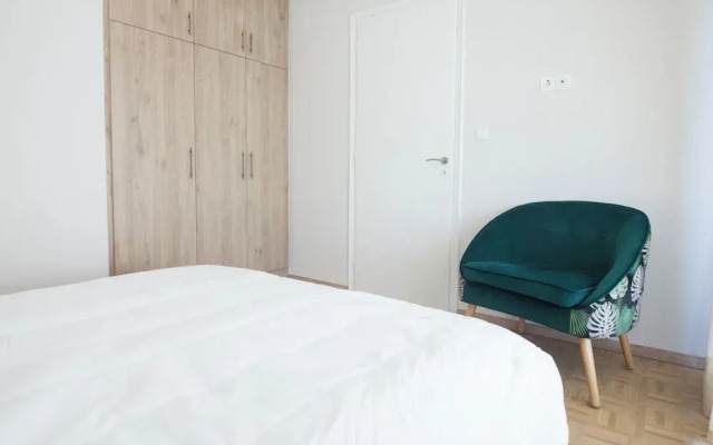 Modern 1 Bd Balcony Apt in Kato Patisia