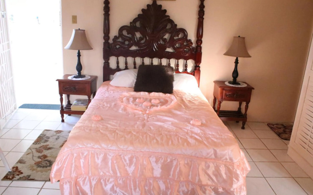 Cozy Studio @ Country Manor