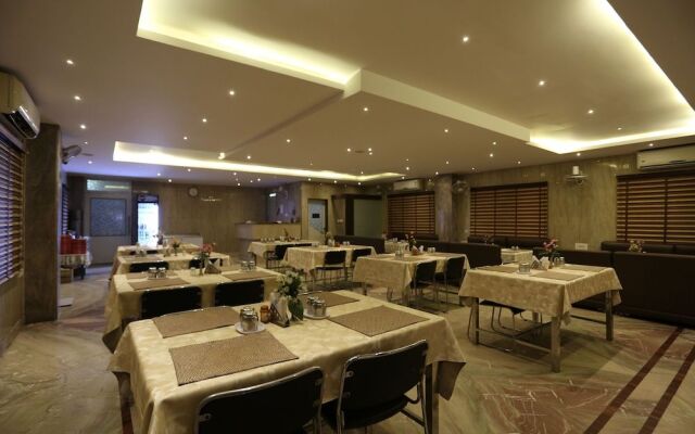 OYO 8625 Yogendra Residency