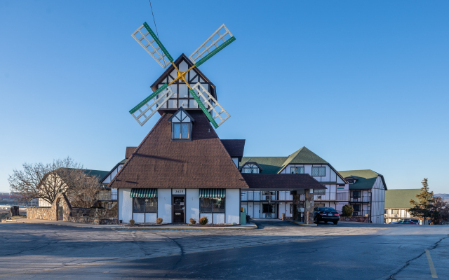 OYO Hotel Windmill Branson