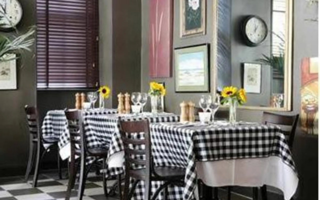 No.12 Hotel & Bistro