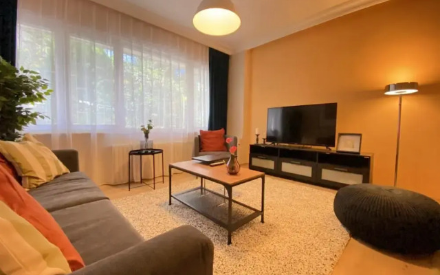 Missafir Chic Flat Near Shopping Malls in Sisli