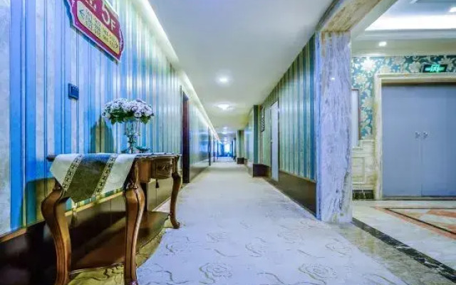 Yuechen Hotel (Xietaizi Subway Station)