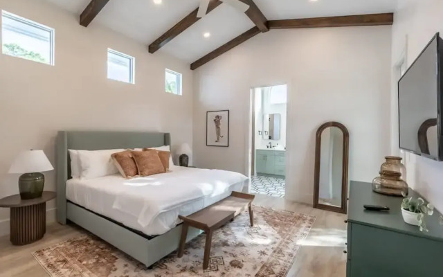 Stunning Vanderbilt Beach House With Heated Pool