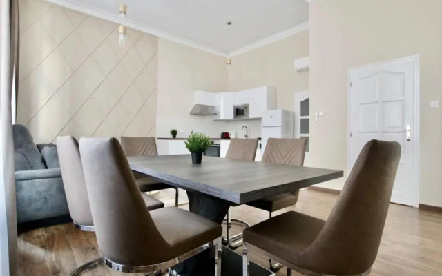 Premium Apartment by Hi5-Vaci str. 3 bedroom (219)