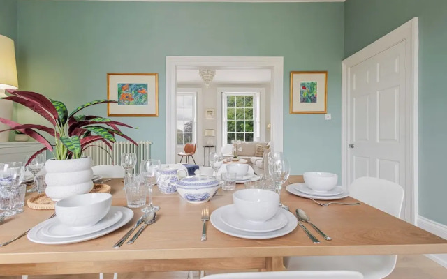 Stylish 5BD Townhouse in Leamington Spa