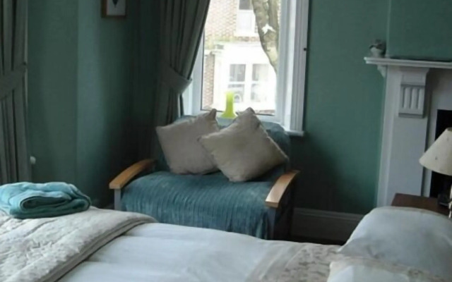 Warwick Lodge Guesthouse