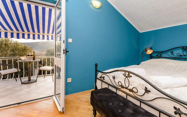 Villa Piano - Four Bedroom Villa With Terrace and Swimming Pool