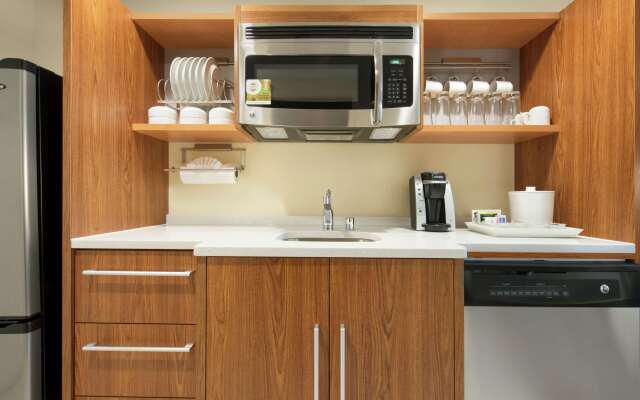 Home2 Suites by Hilton Milwaukee Airport